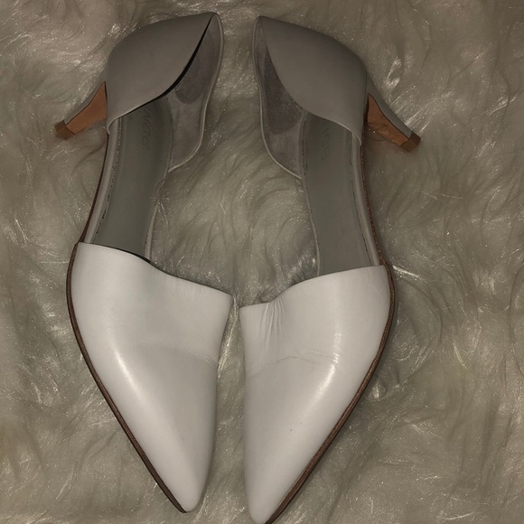 COPY - Vince Aurelian 2 Tone D’Orsay Kitten Heel Pump 8M - Picture 3 of 12